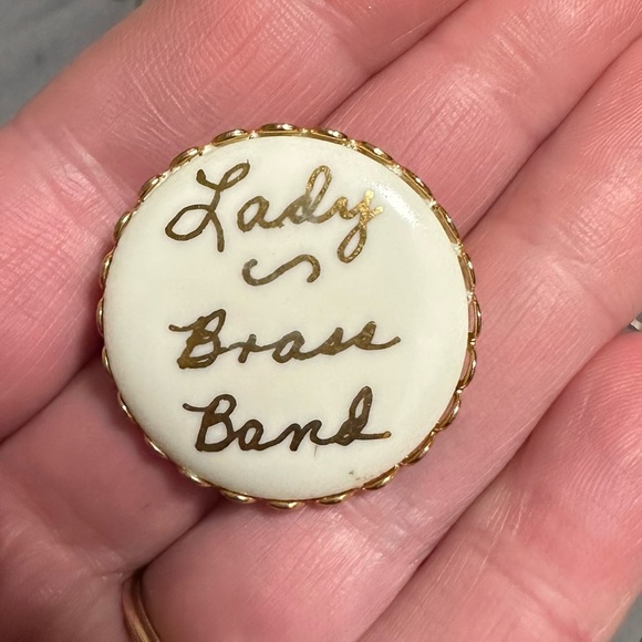 Vintage Lady Brass Band pin - Picture 3 of 4